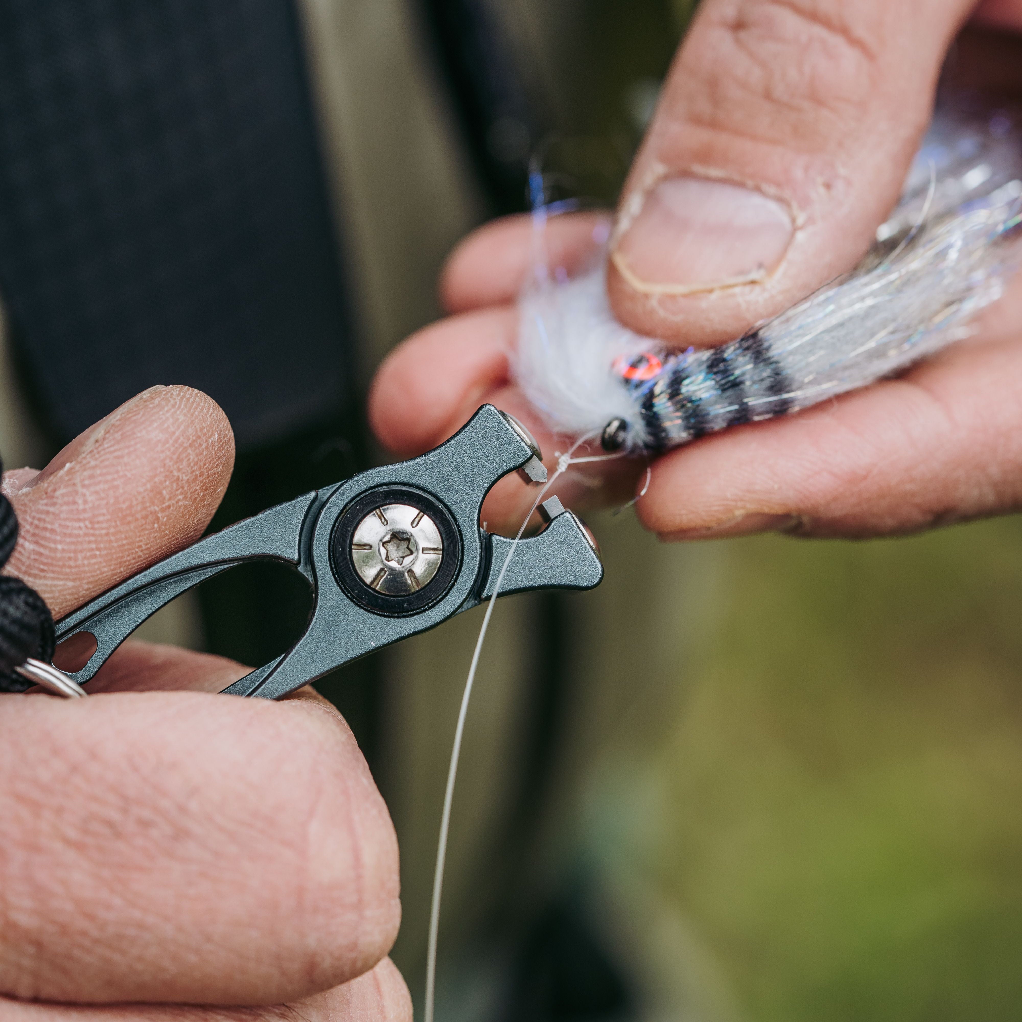 Umpqua River Run Nipper w/ Lanyard – charliesflybox